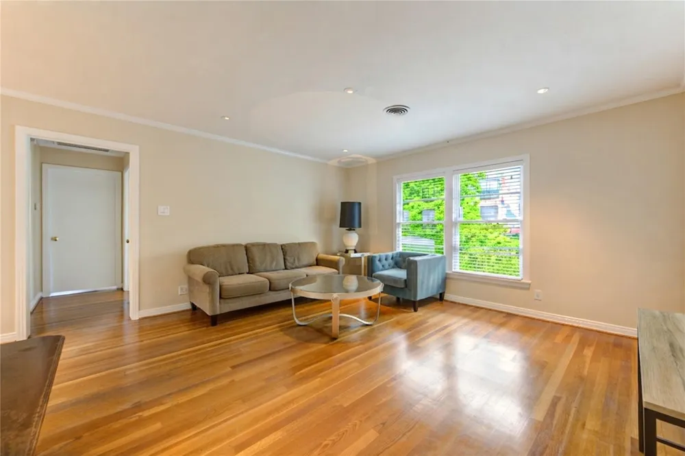 1932 W Bell Street Houston, TX 77019