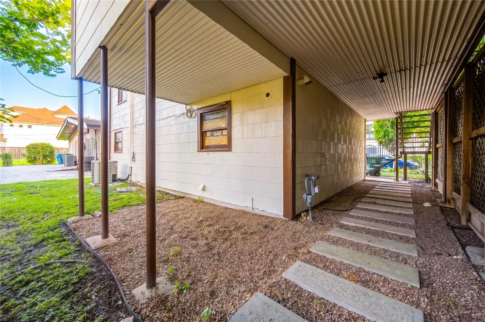 1932 W Bell Street Houston, TX 77019