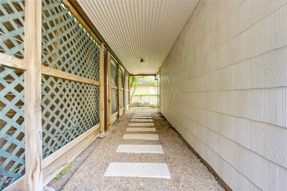1932 W Bell Street Houston, TX 77019