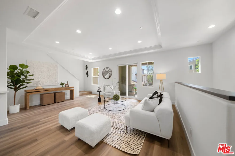 270 Lockford Irvine, CA 92602