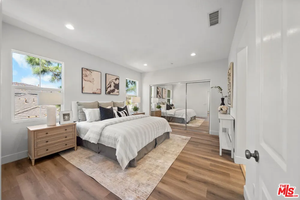 270 Lockford Irvine, CA 92602