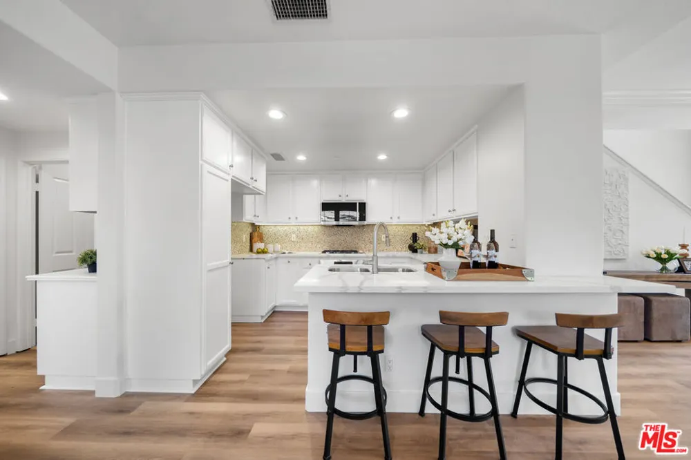 270 Lockford Irvine, CA 92602