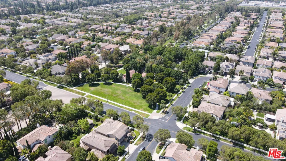 270 Lockford Irvine, CA 92602