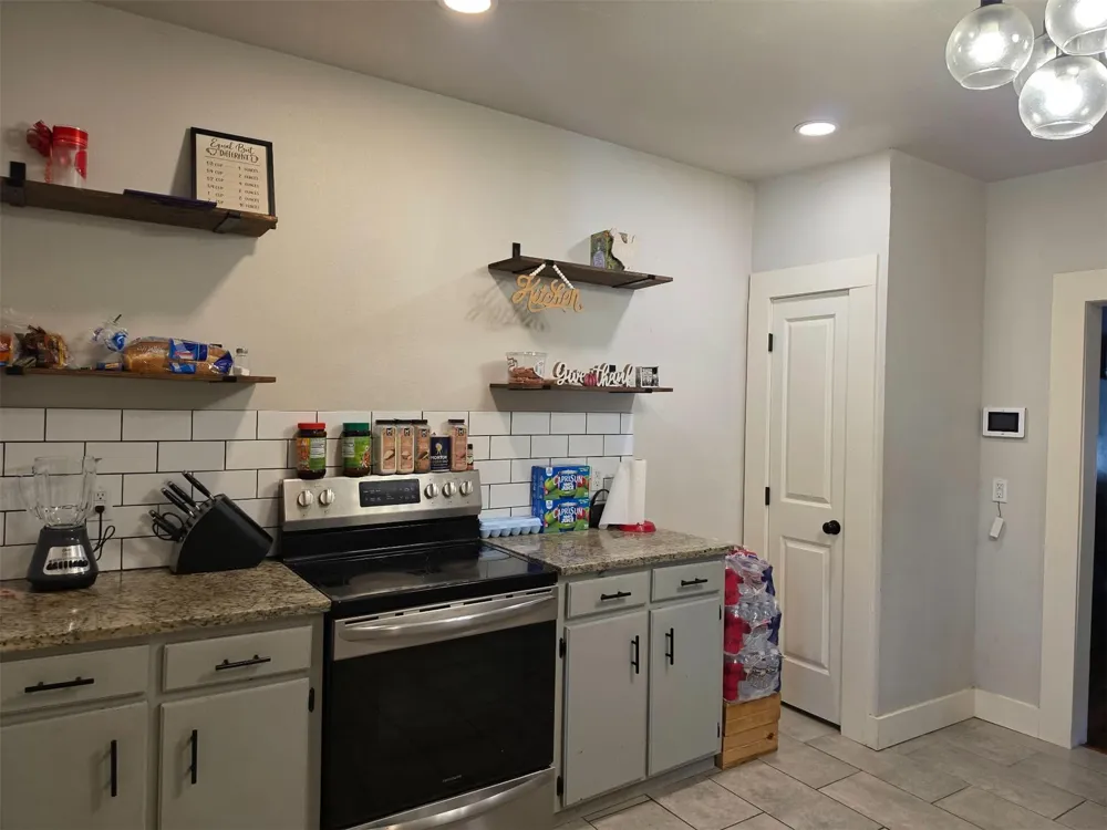 821 W Oak Street Collinsville, OK 74021