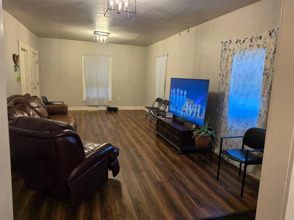 821 W Oak Street Collinsville, OK 74021