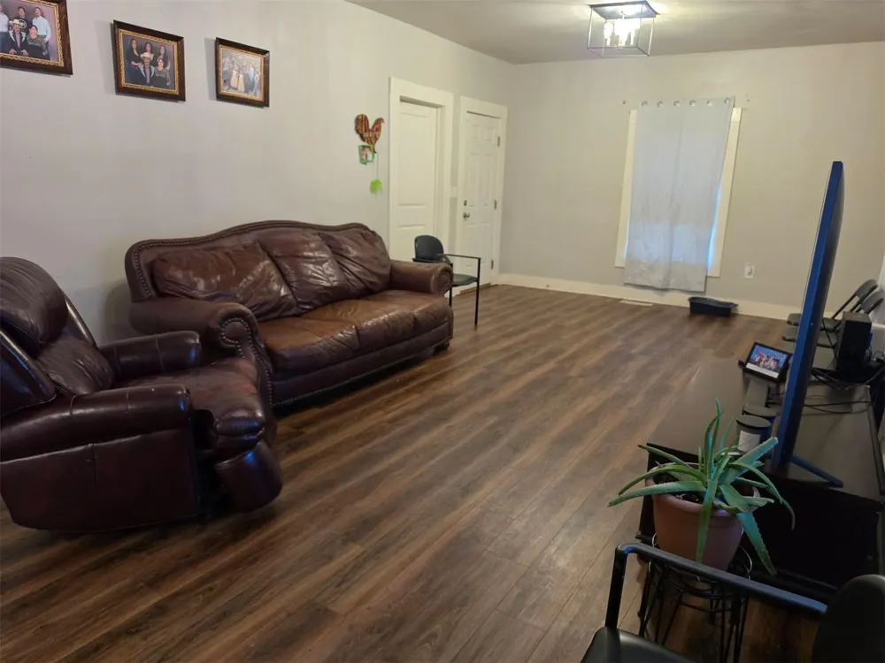 821 W Oak Street Collinsville, OK 74021