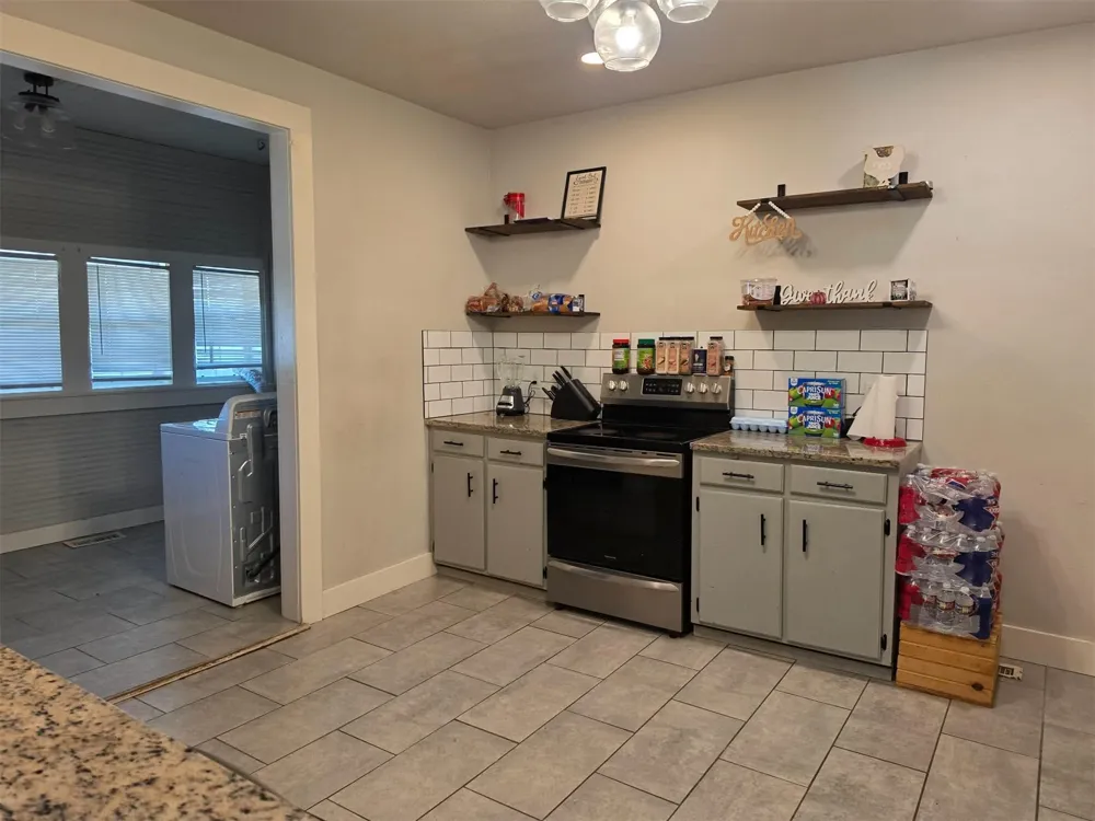 821 W Oak Street Collinsville, OK 74021
