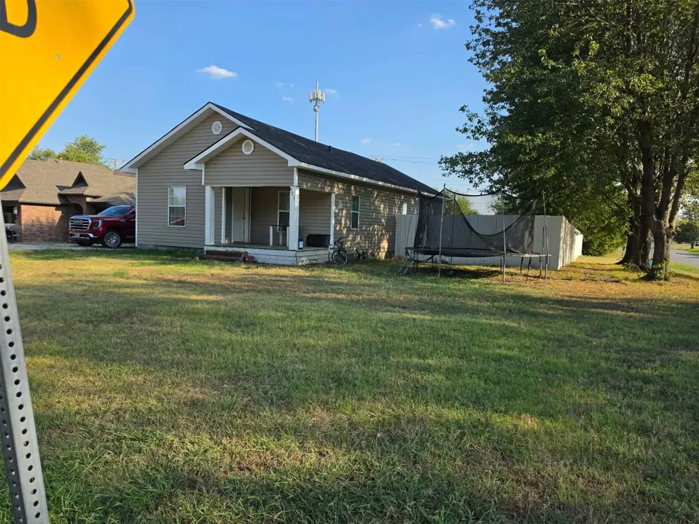 821 W Oak Street Collinsville, OK 74021