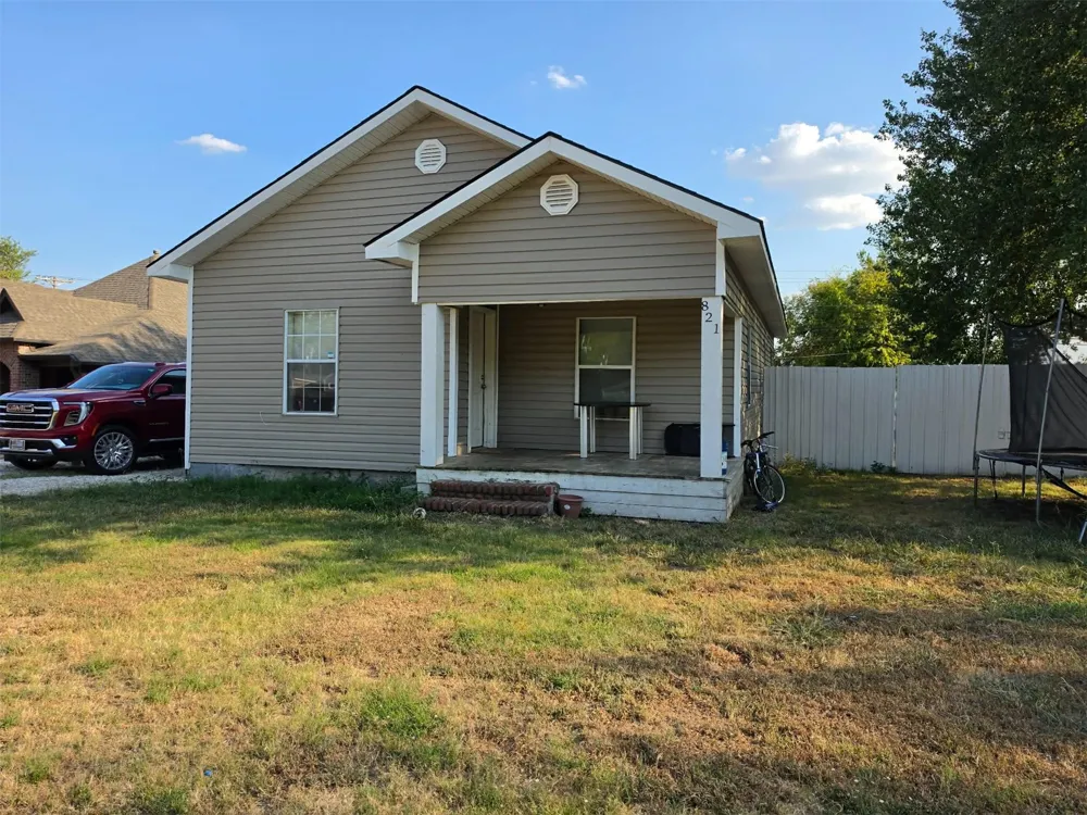 821 W Oak Street Collinsville, OK 74021