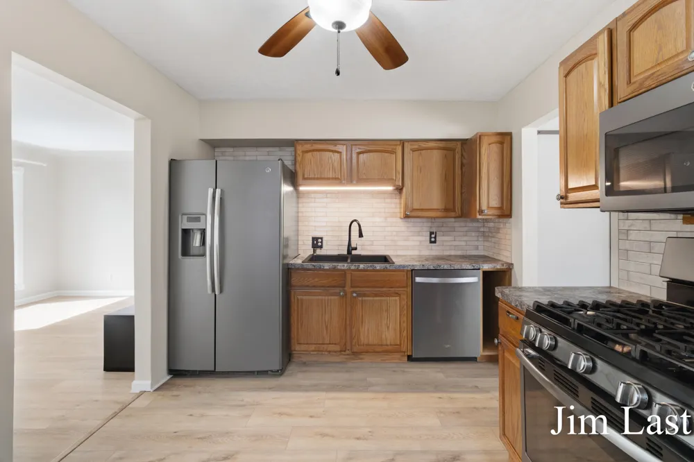 933 Barbara Street NW Grand Rapids, MI 49544