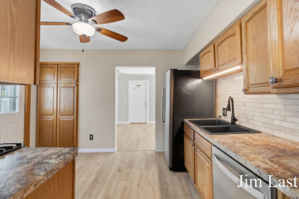 933 Barbara Street NW Grand Rapids, MI 49544