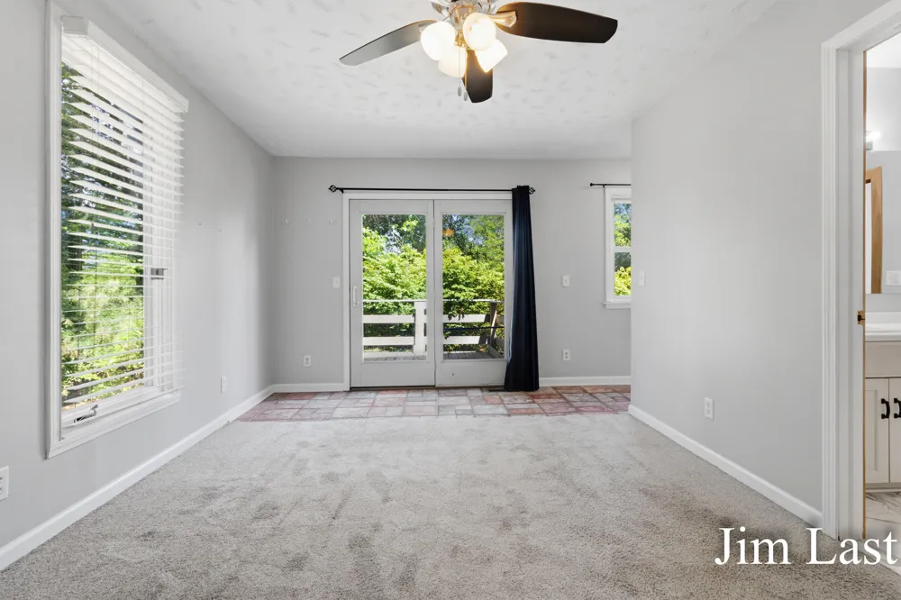 933 Barbara Street NW Grand Rapids, MI 49544