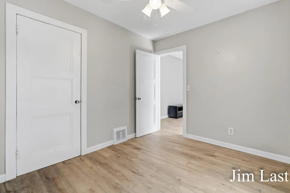 933 Barbara Street NW Grand Rapids, MI 49544