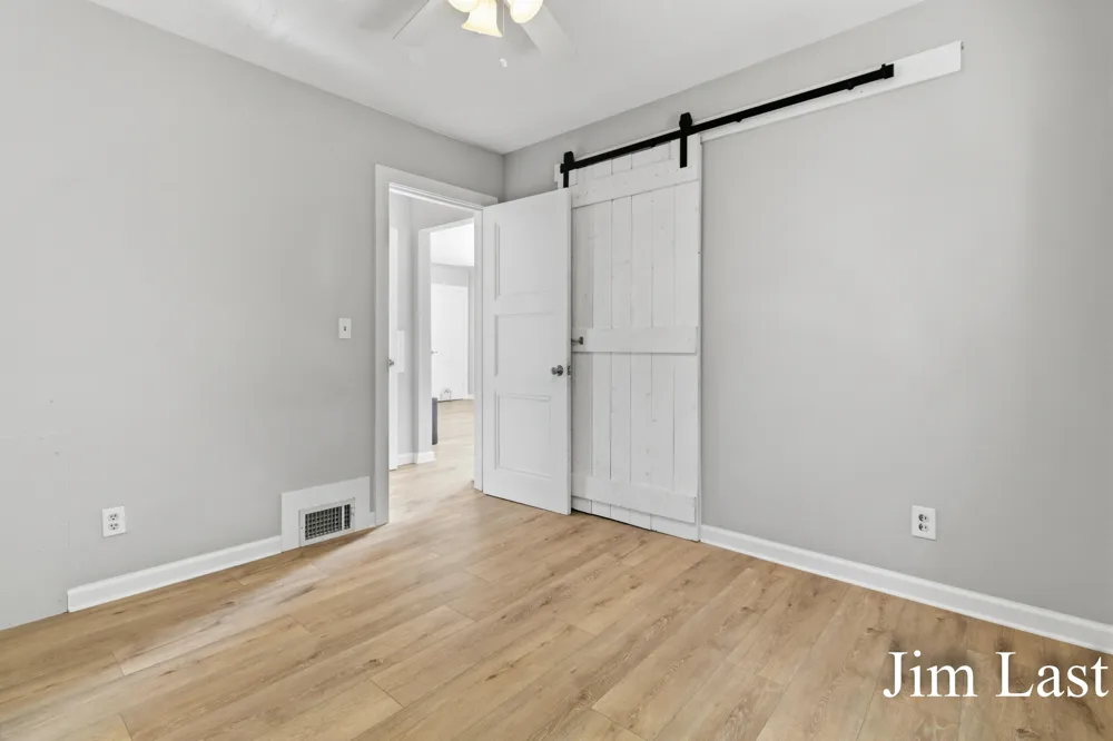 933 Barbara Street NW Grand Rapids, MI 49544