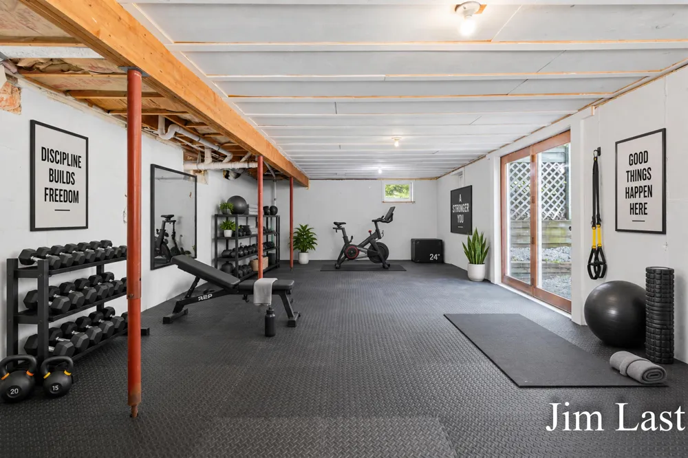 933 Barbara Street NW Grand Rapids, MI 49544