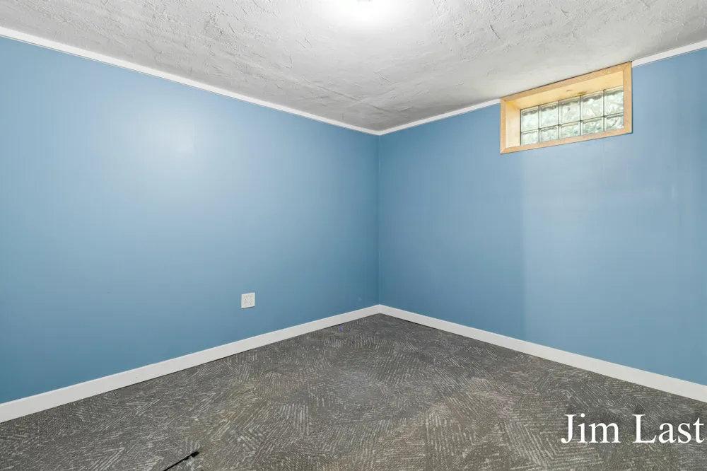933 Barbara Street NW Grand Rapids, MI 49544
