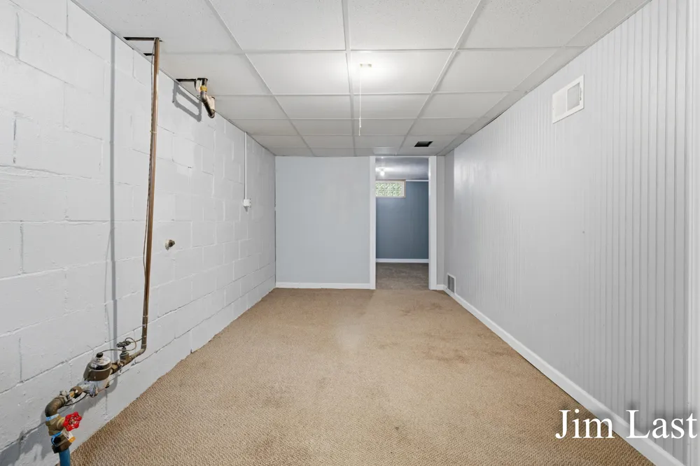 933 Barbara Street NW Grand Rapids, MI 49544
