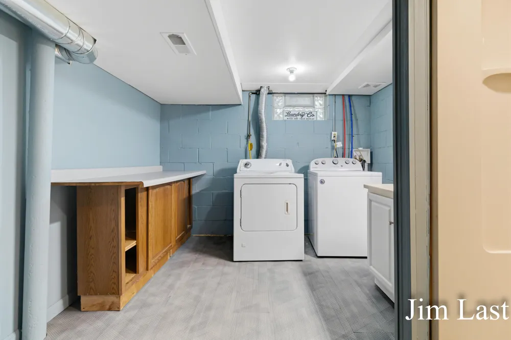 933 Barbara Street NW Grand Rapids, MI 49544