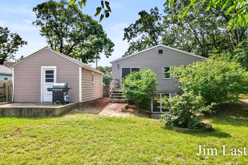 933 Barbara Street NW Grand Rapids, MI 49544