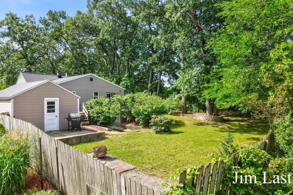 933 Barbara Street NW Grand Rapids, MI 49544