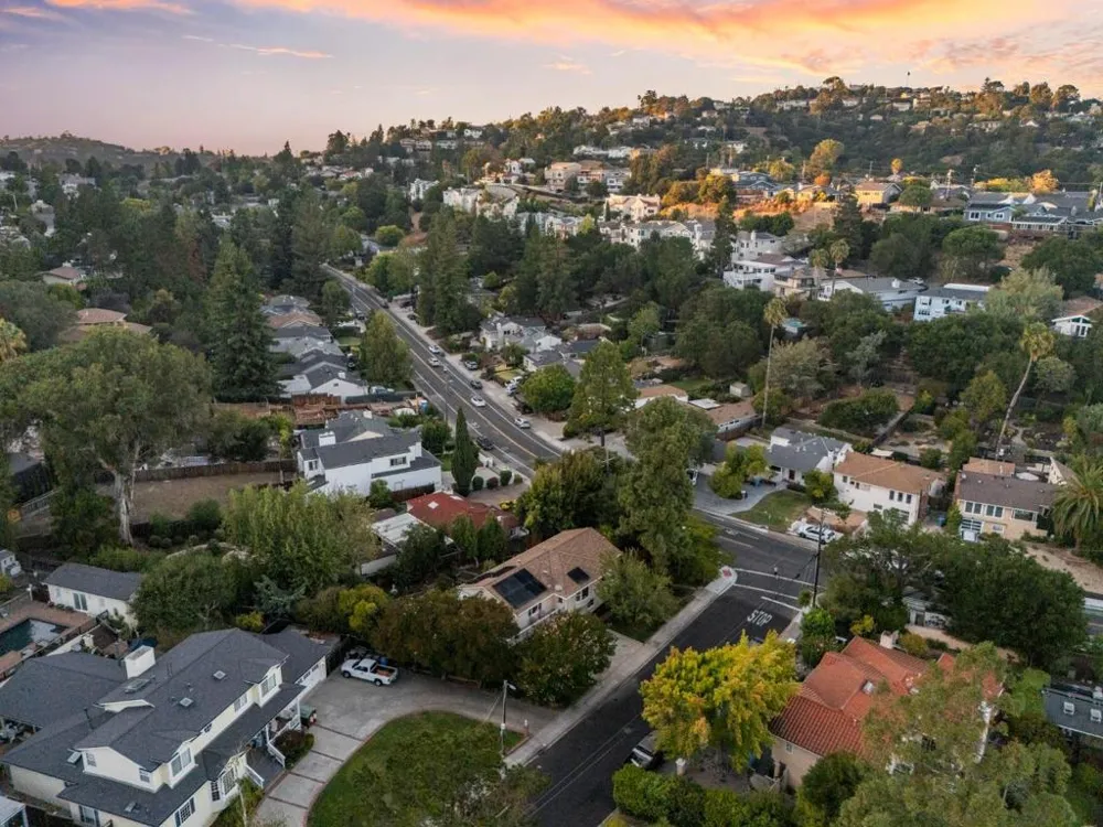 2 Beverly Drive San Carlos, CA 94070