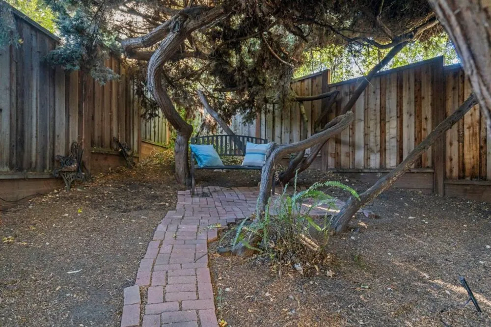 2 Beverly Drive San Carlos, CA 94070