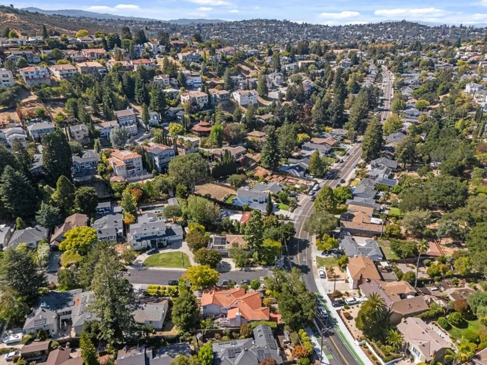 2 Beverly Drive San Carlos, CA 94070