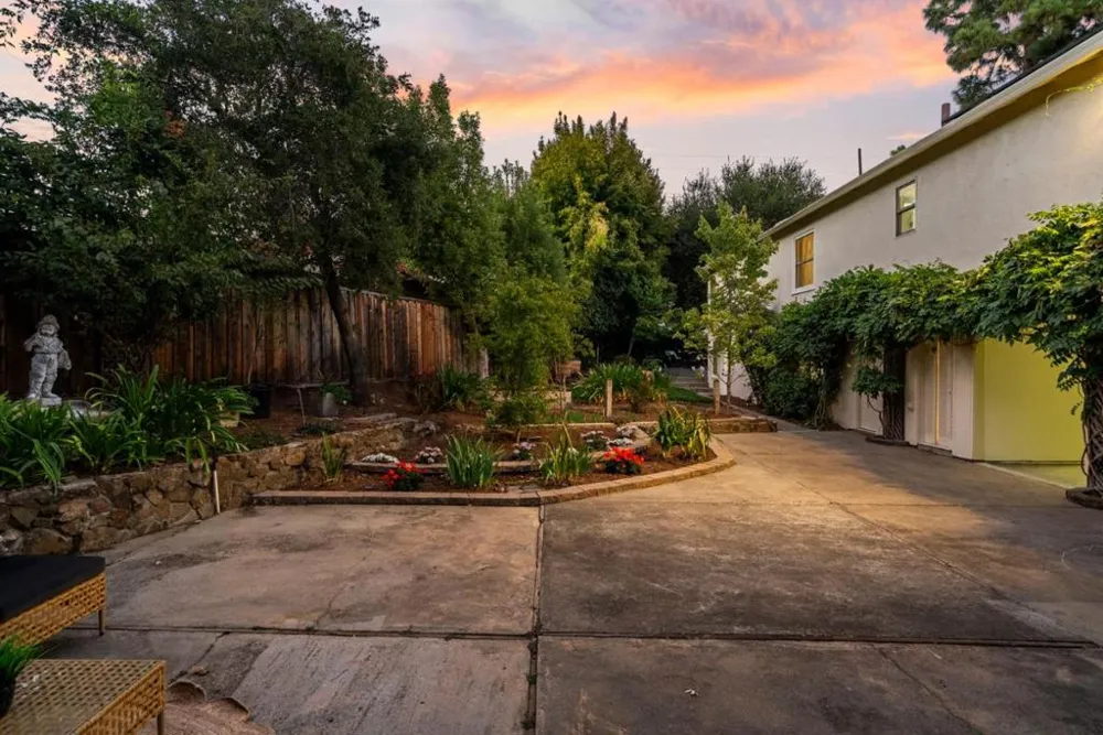 2 Beverly Drive San Carlos, CA 94070