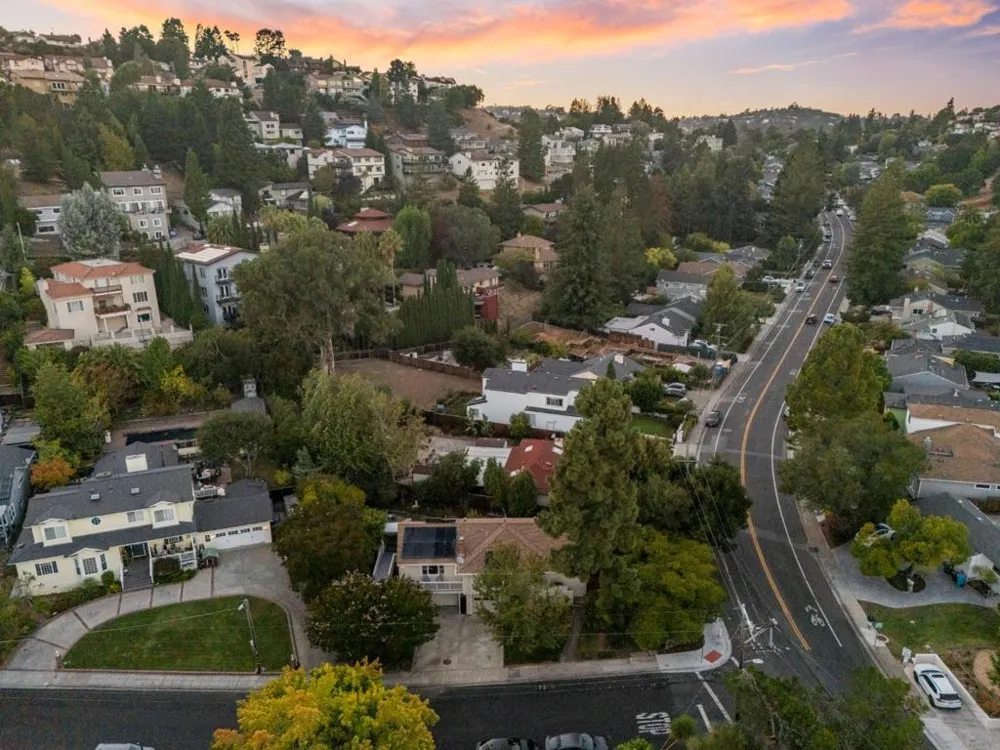 2 Beverly Drive San Carlos, CA 94070
