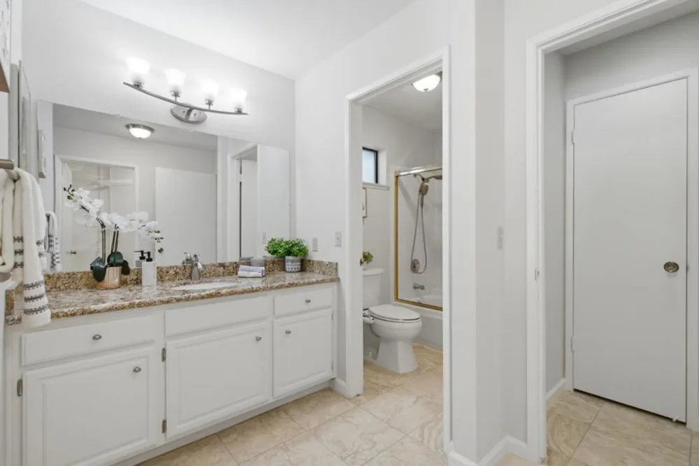 6386 Buena Vista Drive #B Newark, CA 94560