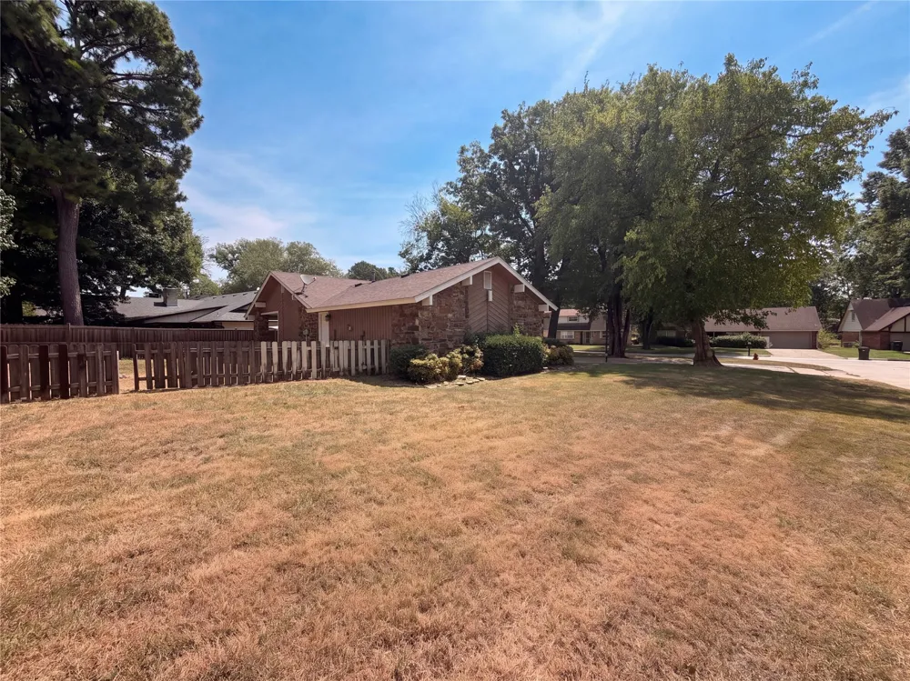 1409 S Walnut Avenue Broken Arrow, OK 74012