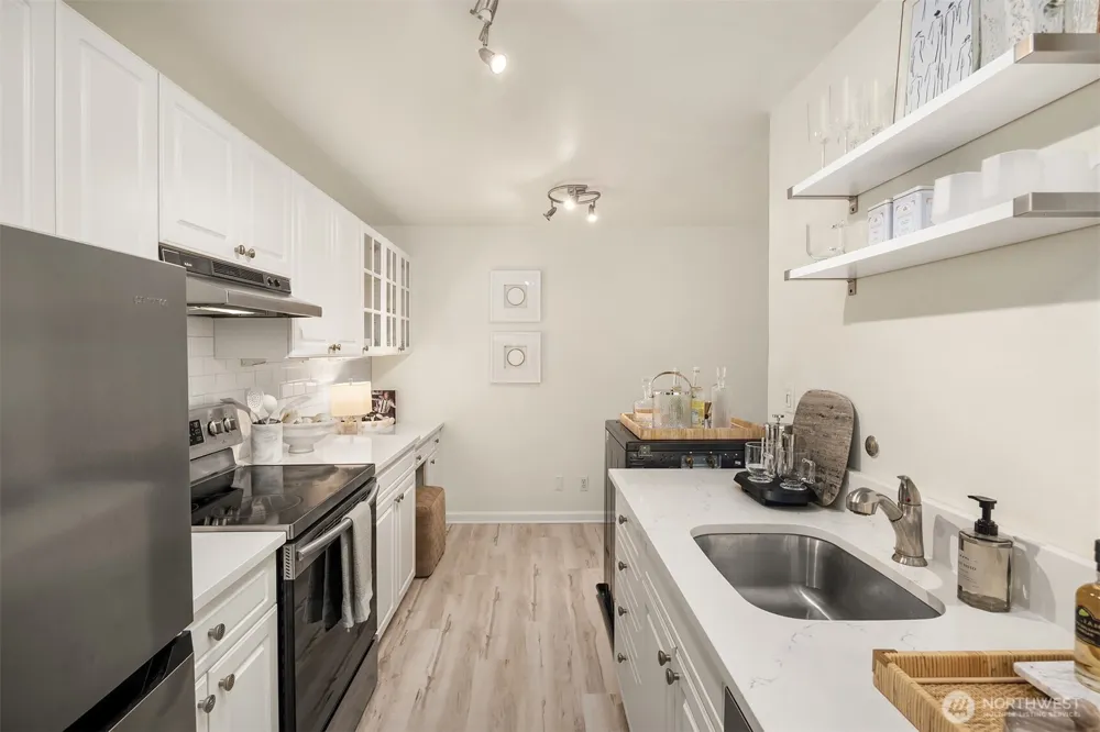 6225 Lake Washington Boulevard NE #208 Kirkland, WA 98033