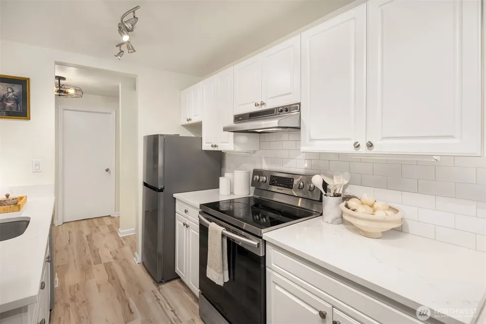 6225 Lake Washington Boulevard NE #208 Kirkland, WA 98033