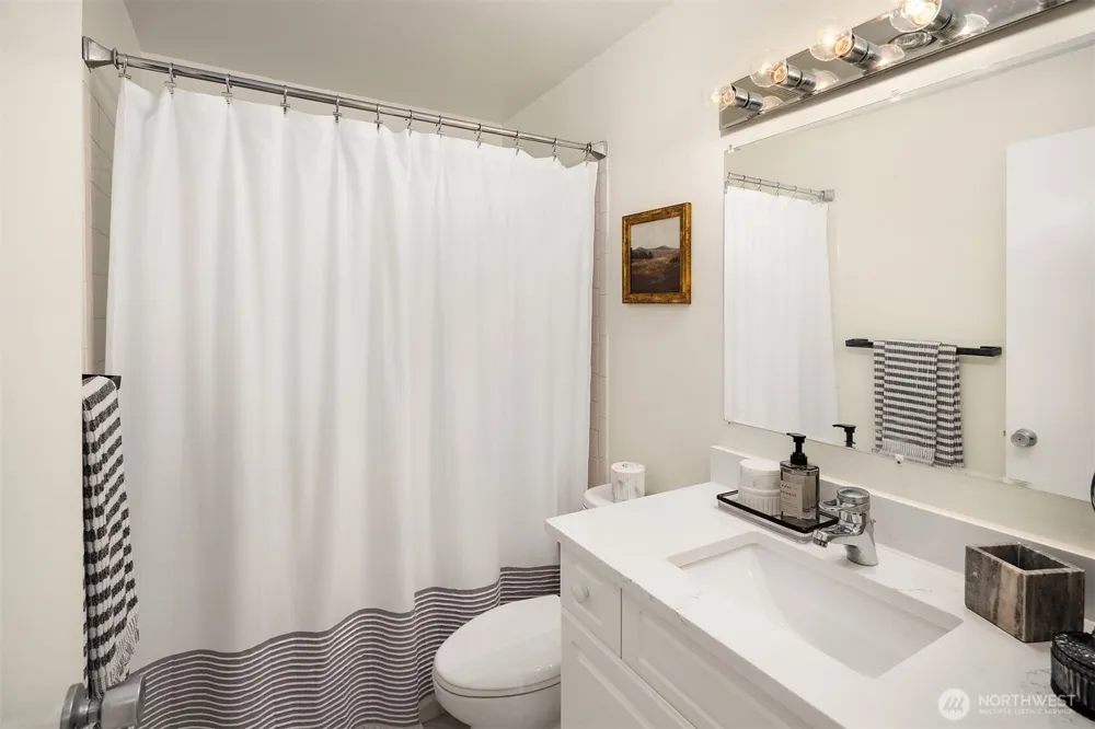 6225 Lake Washington Boulevard NE #208 Kirkland, WA 98033