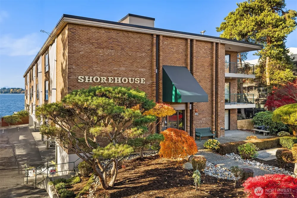 6225 Lake Washington Boulevard NE #208 Kirkland, WA 98033