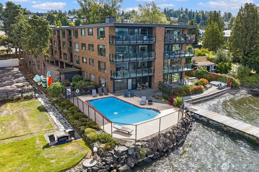 6225 Lake Washington Boulevard NE #208 Kirkland, WA 98033