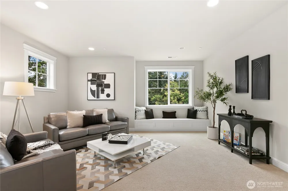 9831 NE 16th Street Bellevue, WA 98004