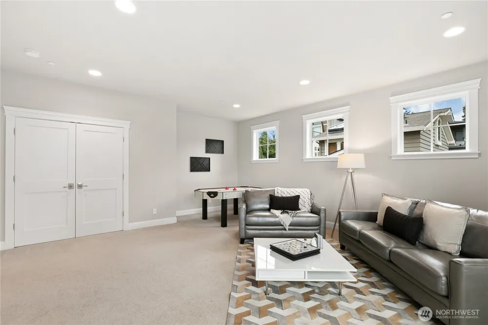 9831 NE 16th Street Bellevue, WA 98004