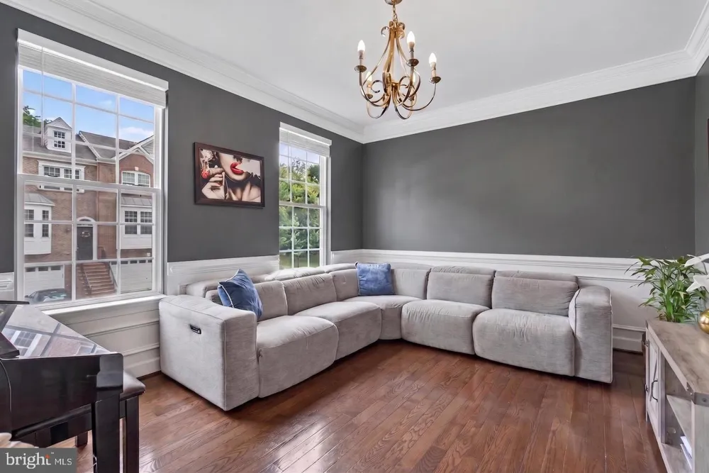 20283 CENTER BROOK SQUARE Sterling, VA 20165