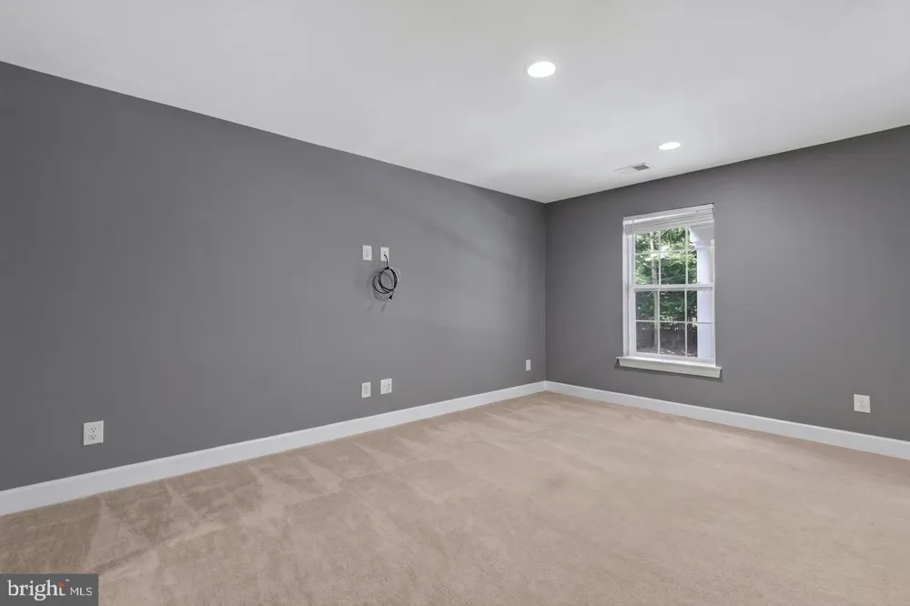 20283 CENTER BROOK SQUARE Sterling, VA 20165
