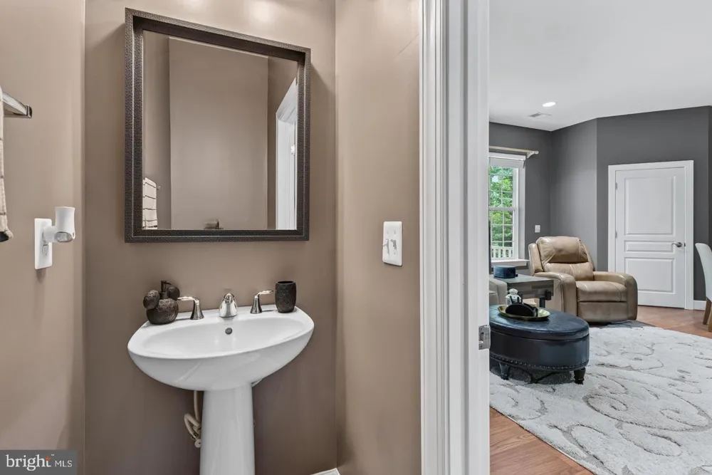 20283 CENTER BROOK SQUARE Sterling, VA 20165
