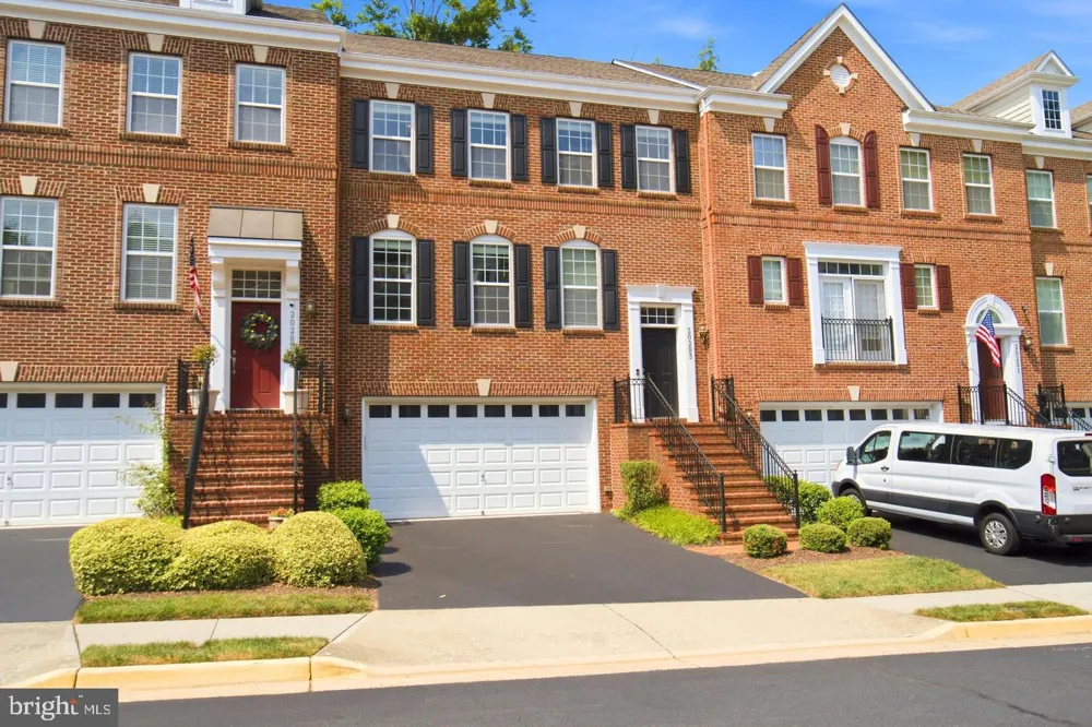 20283 CENTER BROOK SQUARE Sterling, VA 20165