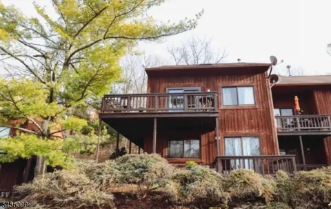 12 Stonehill Dr