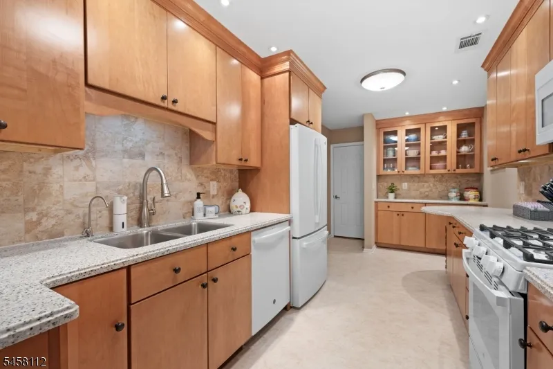 3 Brookline Ct #E Unit E Montgomery, NJ 08540
