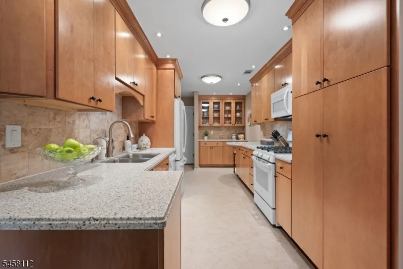 3 Brookline Ct #E Unit E Montgomery, NJ 08540