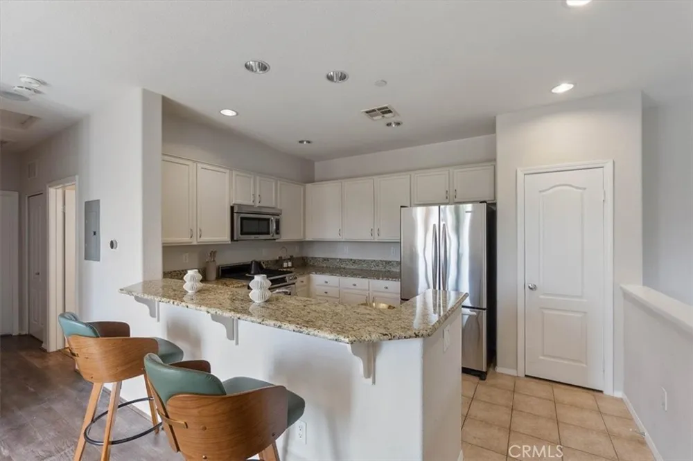 16702 Nicklaus #83 Sylmar, CA 91342