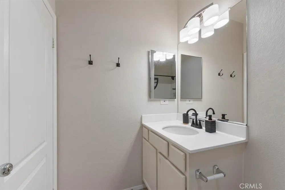 16702 Nicklaus #83 Sylmar, CA 91342