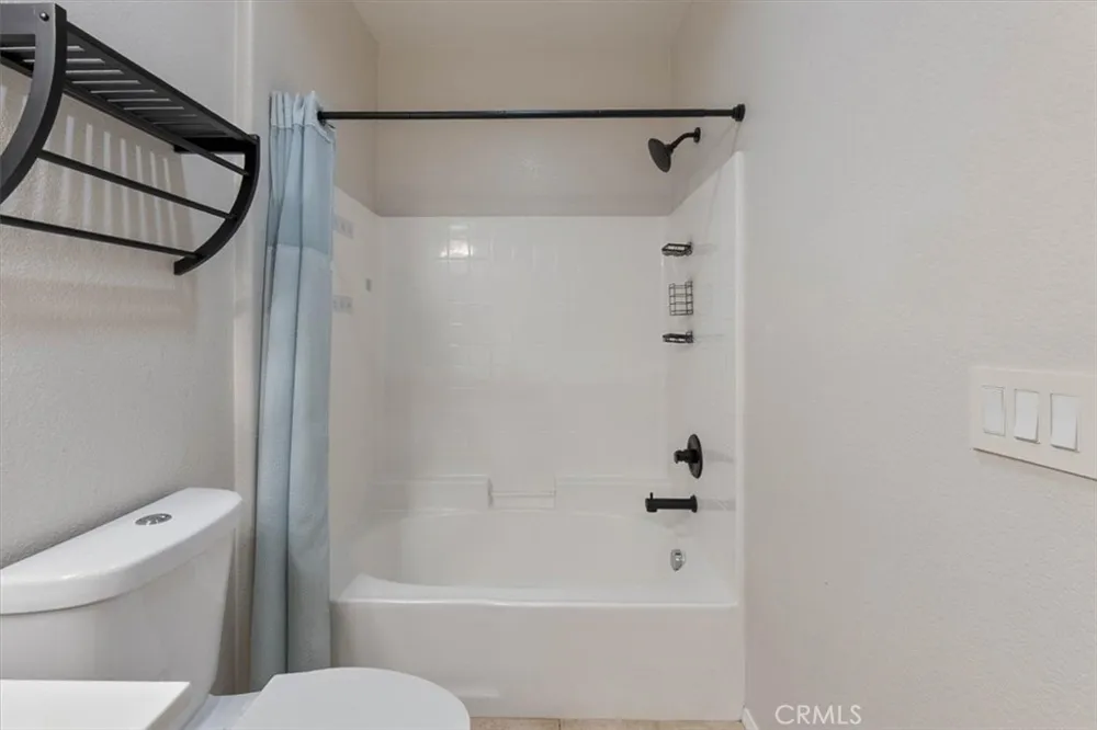 16702 Nicklaus #83 Sylmar, CA 91342
