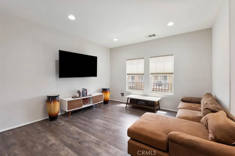16702 Nicklaus #83 Sylmar, CA 91342