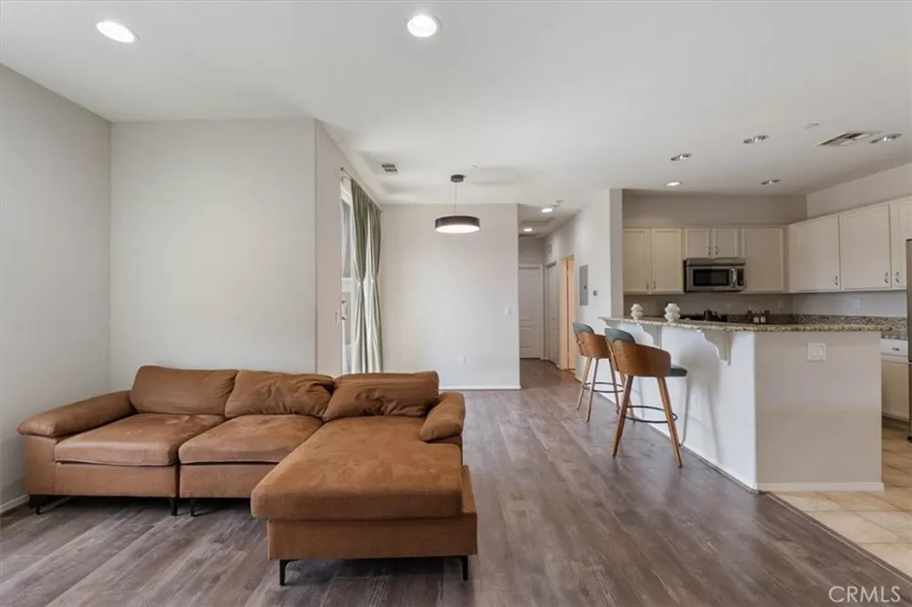 16702 Nicklaus #83 Sylmar, CA 91342